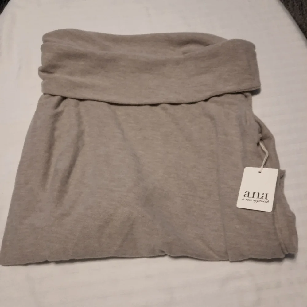Off-Shoulder Sweater - Picture 4 of 13